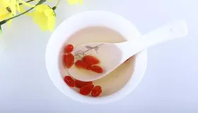 鸽子加什么炖汤好