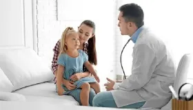 花粉过敏会出现哪些症状 孩子会花粉过敏受三因素所致