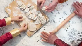 干捞饺子是蒸的还是煮的