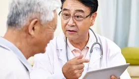 老人吃完饭就大便是怎么回事