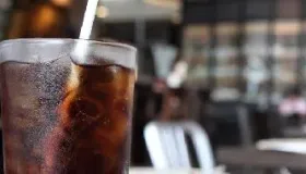 冬天吃点甘蔗对身体好 冬天吃甘蔗有何好处