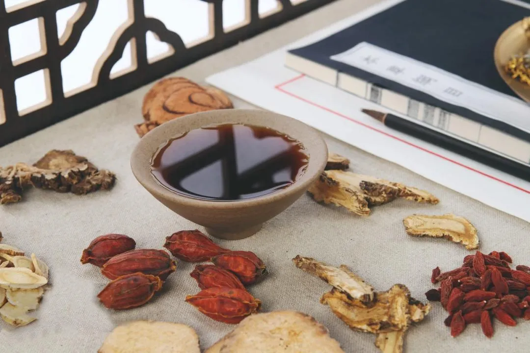 卢大夫行医心得：谨守病机治脱发，辨证施药见成效插图