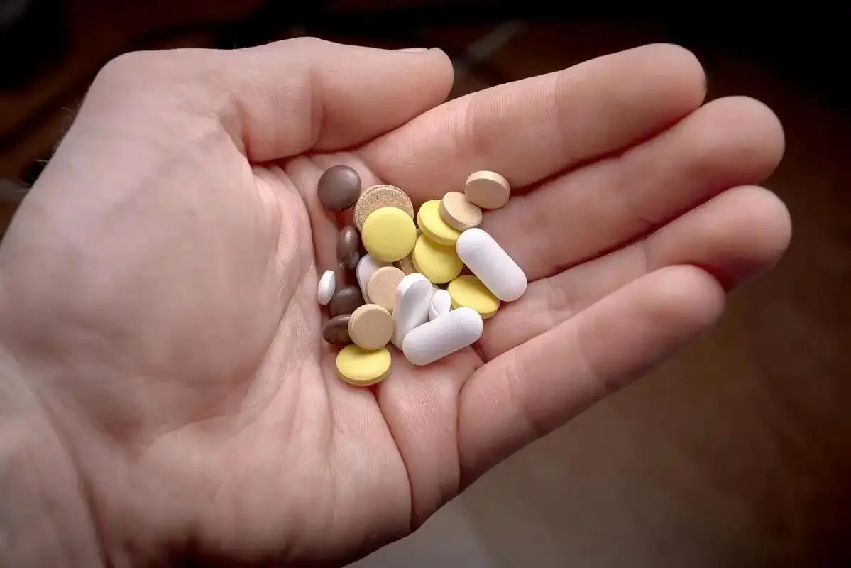 钟南山提醒：忽冷忽热天气，吃降压药的你要小心这些隐藏 “陷阱”！插图3