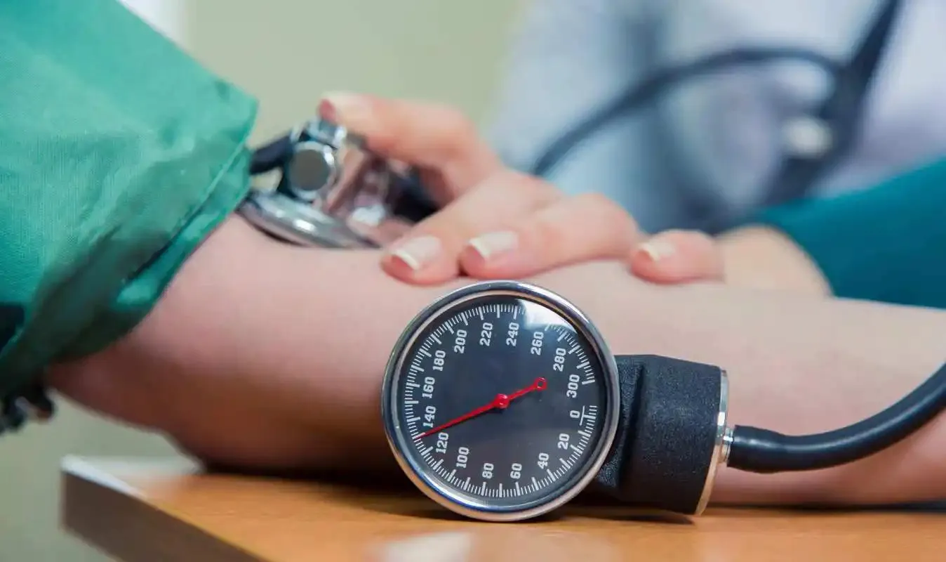 钟南山提醒：忽冷忽热天气，吃降压药的你要小心这些隐藏 “陷阱”！插图6