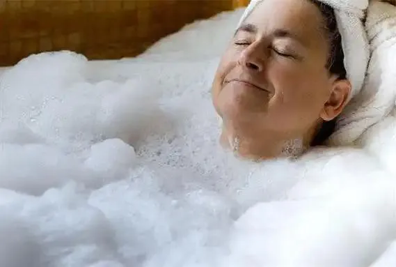 冬季冠心病防护：避开这些高危行为，守护心血管健康插图1