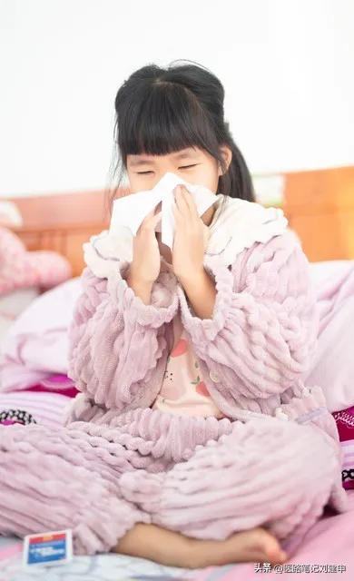 孩子得了甲流高烧，吃奥司他韦不退热，一个中成药很快退烧。插图