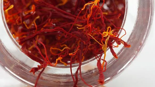 金银花泡水喝的功效插图