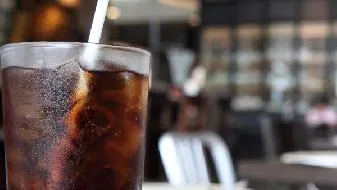 冬天吃点甘蔗对身体好 冬天吃甘蔗有何好处插图