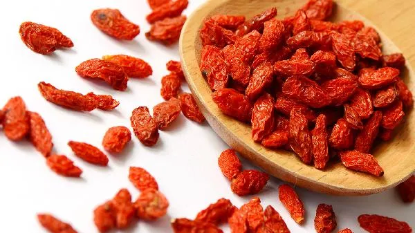 男人喝枸杞泡水有什么作用插图