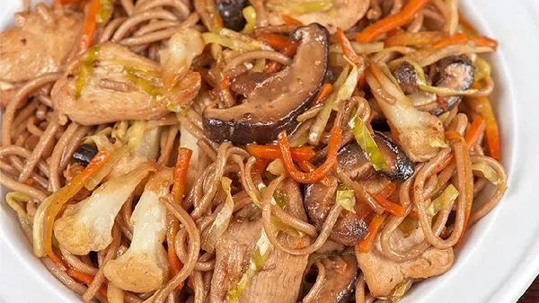 面条半生不熟能吃吗插图