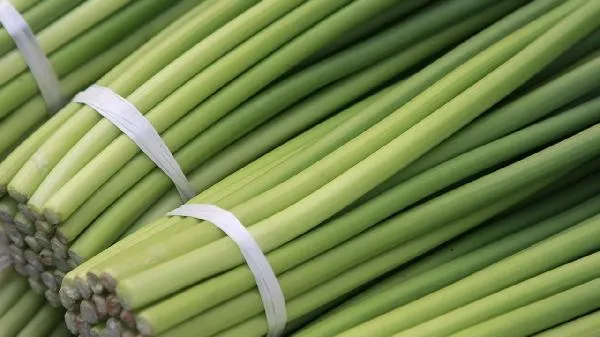 蒜苔怎么炒好吃又简单插图2