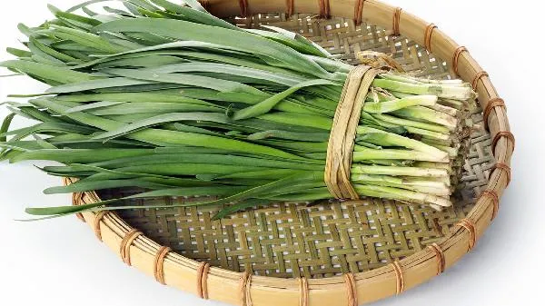 韭菜鸡蛋怎么煎成一张 韭菜鸡蛋怎么煎窍门插图1