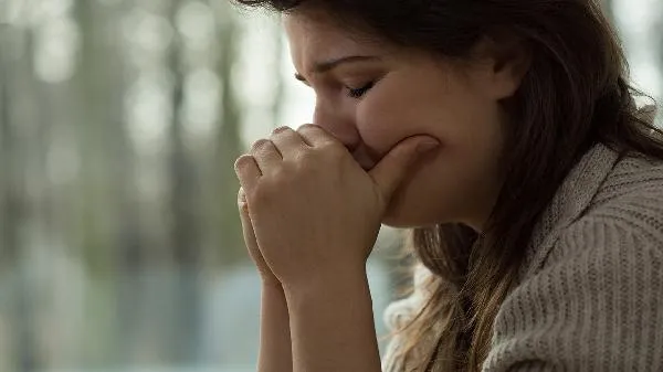 趴着午睡的危害 上班族白领科学午睡缓解疲劳插图1