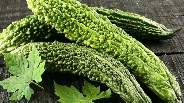 豆豉鲮鱼炒苦瓜这道菜怎么做插图2