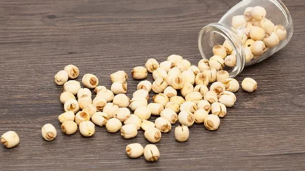 莲子芯配什么泡水 莲子芯泡水喝的功效插图1