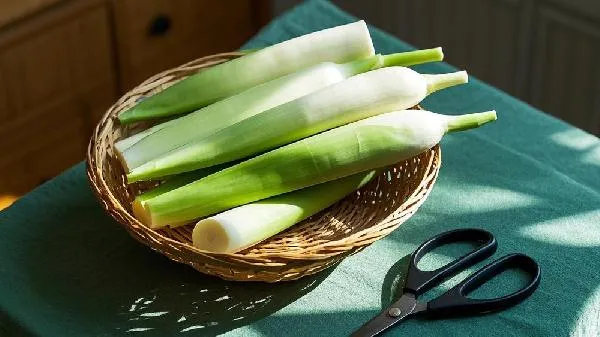 茭白没焯水就直接炒了插图1