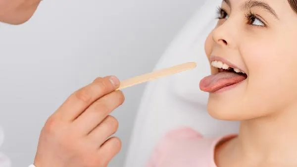 上颚的秘密：它如何影响你的发音、咀嚼和口腔健康？插图