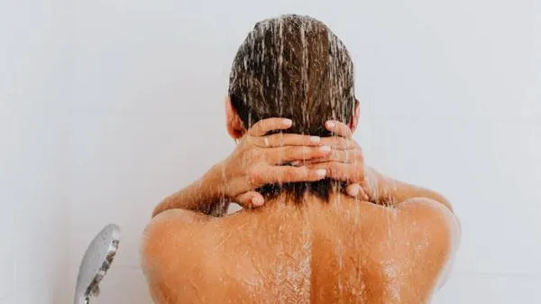 每天洗澡有啥危害插图2