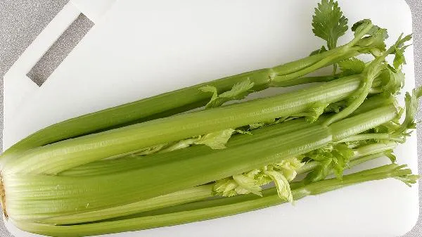 芹菜怎么做好吃插图