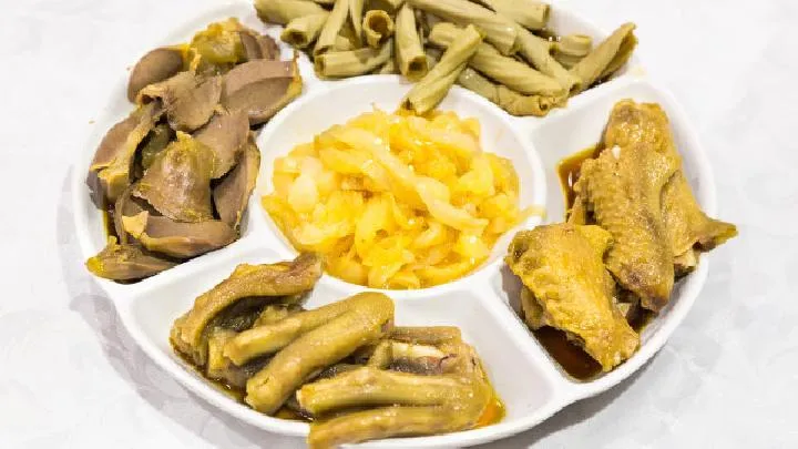 菊花泡水喝能美容养生？盘点这5大神奇功效让你从此爱上它！插图