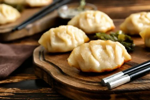 如何煎剩下的饺子插图1