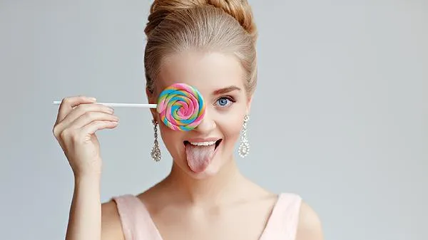 舌头上有白色苔藓插图